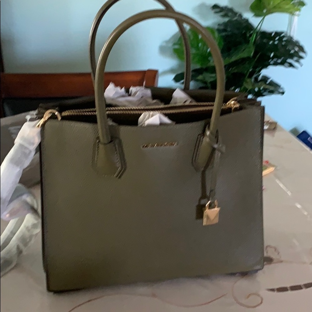 Michael Kors Olive L Acrdion Conv Tote Leather NWT